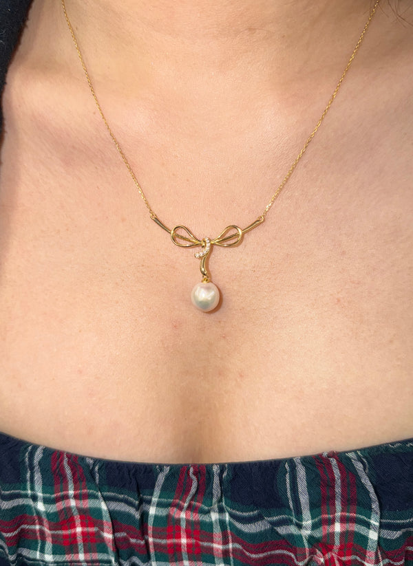 Ribbon Bow & Pearl Pendant Necklace in Gold