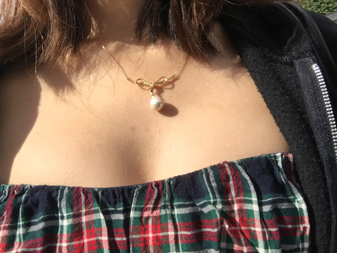 Ribbon Bow & Pearl Pendant Necklace in Gold