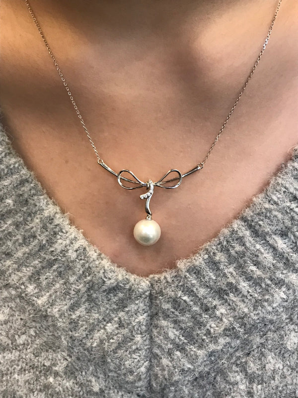 Ribbon Bow & Pearl Pendant Necklace in Sliver