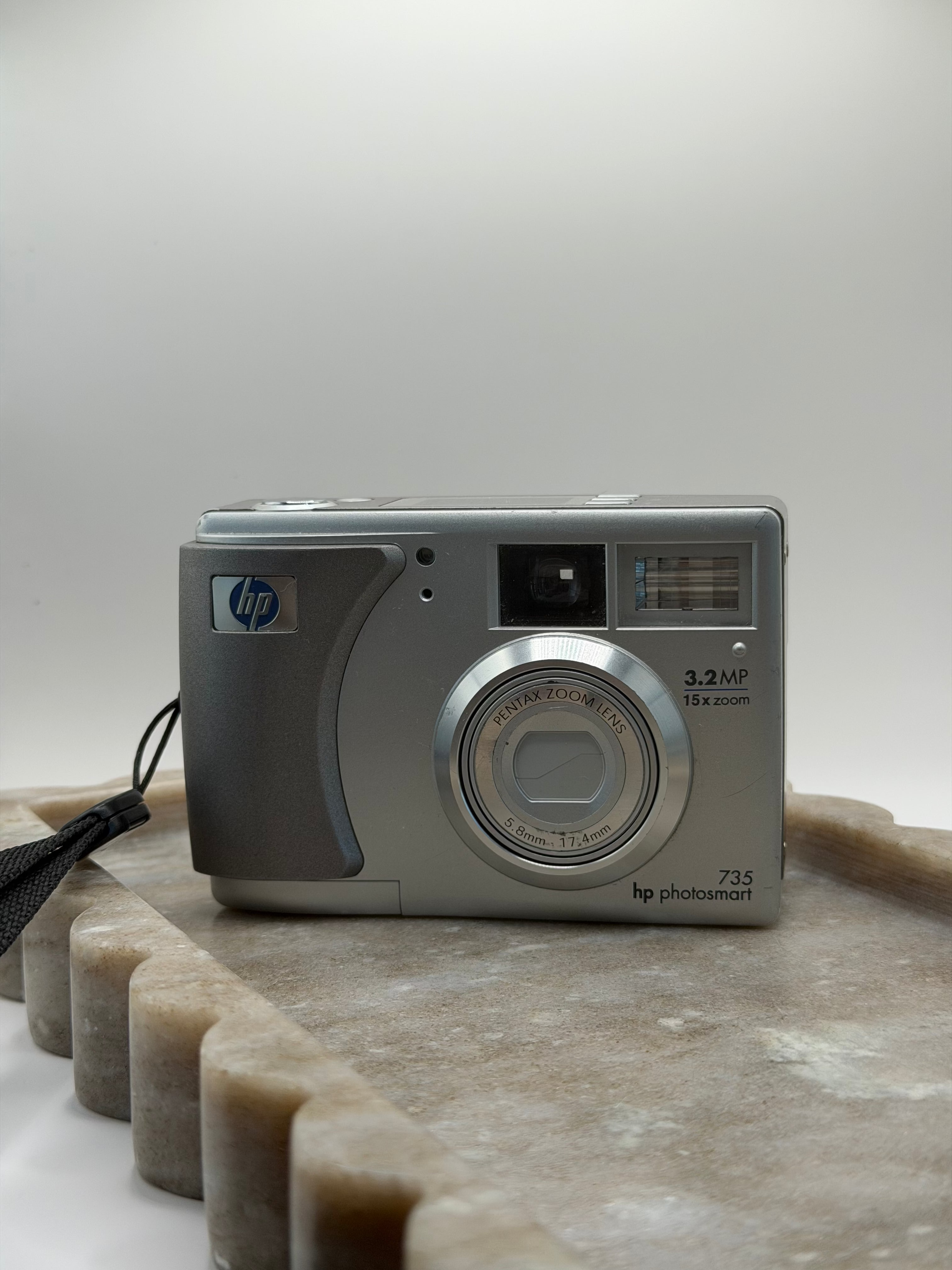 HP photosmart 735 Digital Camera in Sliver