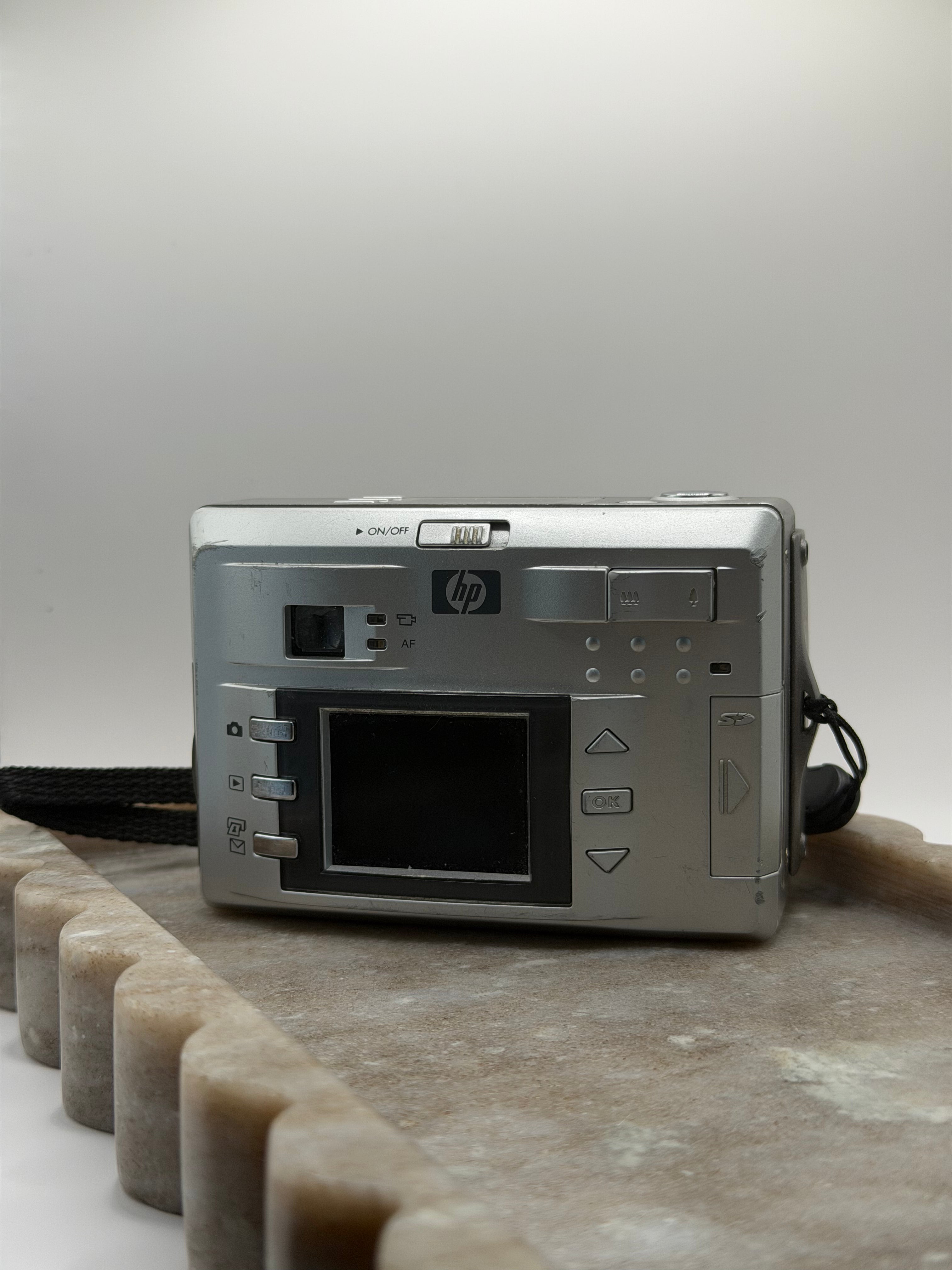 HP photosmart 735 Digital Camera in Sliver