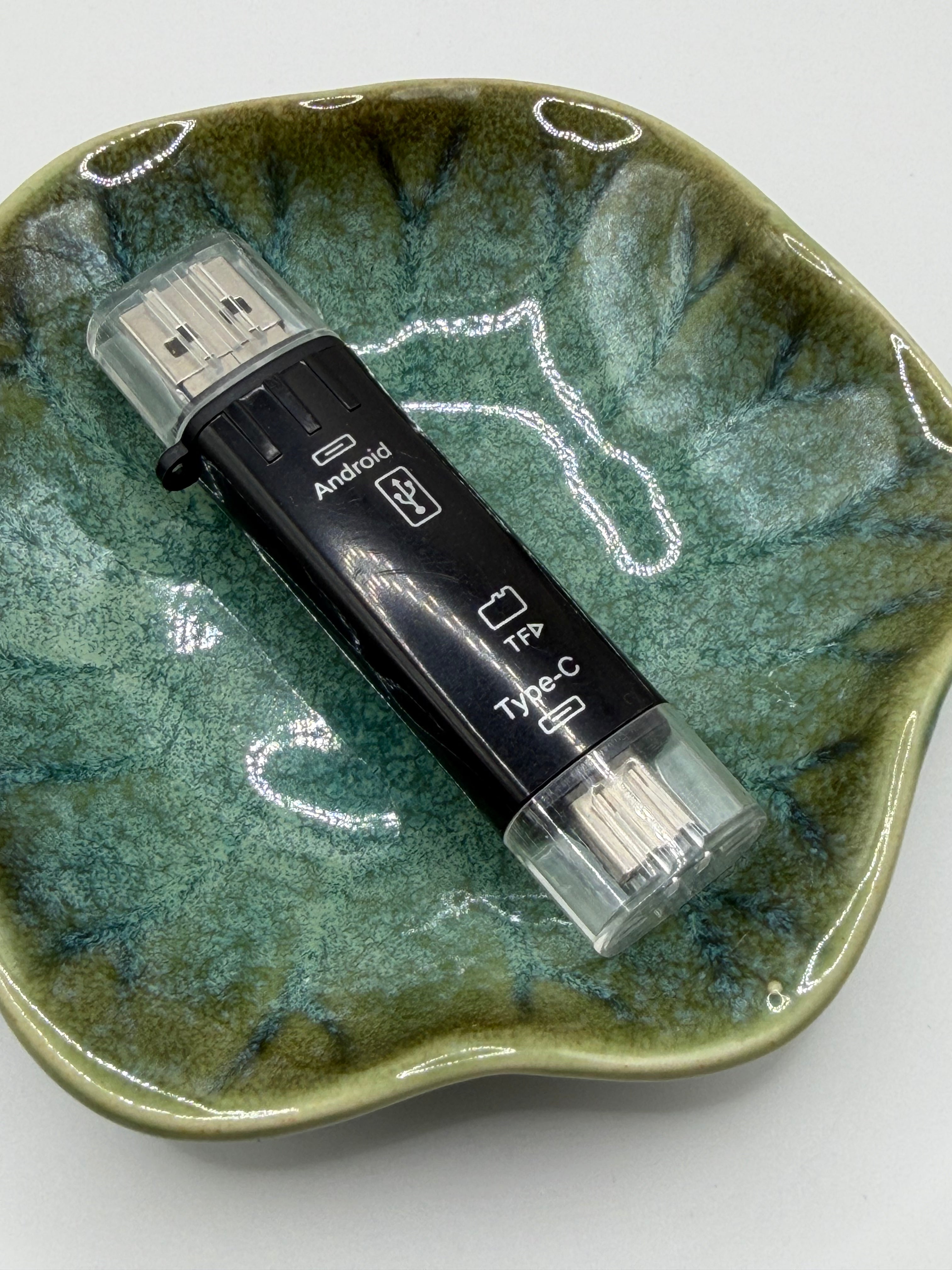 Micro SD Card Reader (Type C/USB) in Black