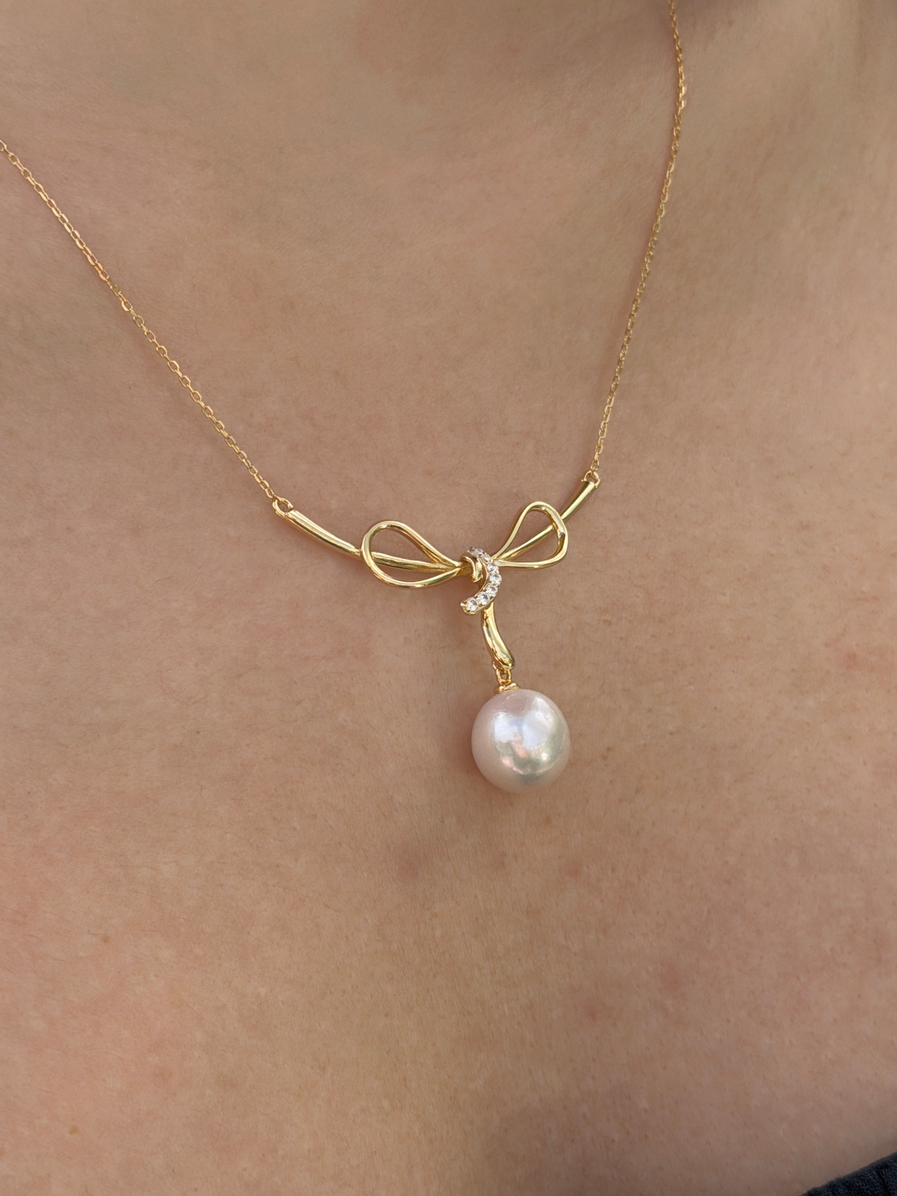 Ribbon Bow & Pearl Pendant Necklace in Gold